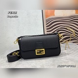 Fendi Baguette中號法棍手袋，卡其色Cuoio Romano頭層牛皮