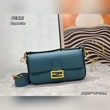 Fendi Baguette中號法棍手袋，卡其色Cuoio Romano頭層牛皮