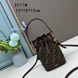fendi 老花 小水桶包 采用最熱銷老花布料配牛皮、原版五金、品質保證！配手