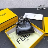 【配盒】迷你漆皮全新夾子口紅包FEND1 First來了！！設計師Kim J