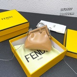 【配盒】迷你漆皮全新夾子口紅包FEND1 First來了！！設計師Kim J