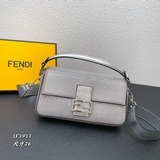 配盒子，早春官網最新fendi baguette的單肩包又稱“法棍包”首批現貨！