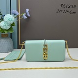 fendi 官網最新春夏通勤鍊條卡包，蓋頭搭配原版fendi字母五金，原版定制牛