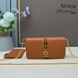 fendi 官網最新春夏通勤鍊條卡包，蓋頭搭配原版fendi字母五金，原版定制牛