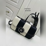 新品小包  【配禮品盒】guccl明星同款翻蓋包/按扣開合牛皮材質，可以斜跨