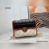 新品  gucci家新款斜挎包 原版牛皮打造包身縫紉工藝走線  全新鍊條設計