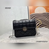 新品  gucci家新款斜挎包 原版牛皮打造包身縫紉工藝走線  全新鍊條設計