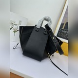 荔枝紋  新色怒推！時尚界“變形金剛”—hammock bag吊床包設計新穎