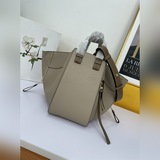 荔枝紋  新色怒推！時尚界“變形金剛”—Hammock bag吊床包設計新穎