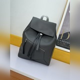 新款 Loew* backpack 顔色： 型號K68材料： Soft