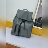 新款 Loew* backpack 顔色： 型號K68材料： Soft