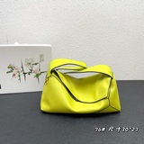 loew 羅威 新款腋下包 細節分享 尺寸：--焦糖色 軟牛皮納帕皮 對版質量