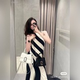 大號Marc Jacobs logo标牌MJ專櫃23年新款單肩斜挎手提沙漏包，