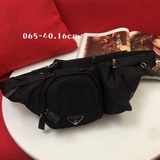 P家男士單肩包 腰包胸包多用 原版降落傘面料配原版牛皮 兩用 高端大氣，進口面料