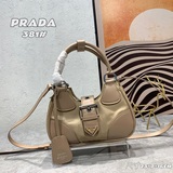 配盒子 新款(皮配布)Prada moon bag 手提腋下斜挎包 複古時尚 凹