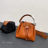 新款2023早春新款mini《PRADA》小飯盒.很可愛而且很能裝！日常穿搭