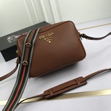 新時尚斜挎包，（配有皮肩帶-布寬肩帶）款號2089# 原版進口牛皮材質 ，手感超