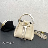 新款2023早春新款mini《PRADA》小飯盒.很可愛而且很能裝！日常穿搭