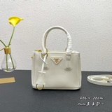P家mini殺手包1BA906，這款Galleria手袋采用标志性的Saffi
