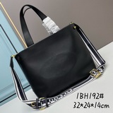 升級版普拉達《PRADA》激光雕花logo托特包這款手提/托特包采用進口小牛皮