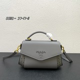 勁爆醉新款普拉達《PRADA》時尚蓋頭包原版鹿紋牛皮搭配鴕鳥紋更具時尚視覺感油邊