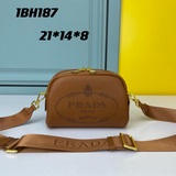 專櫃高品質頭層自然摔新款Prada.2023爆款Brique相機包來襲 頭層牛皮