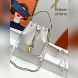 大號 TOD’S 托德斯 水桶包 進口小牛皮，小荔枝紋皮質細膩柔軟，配有手一條