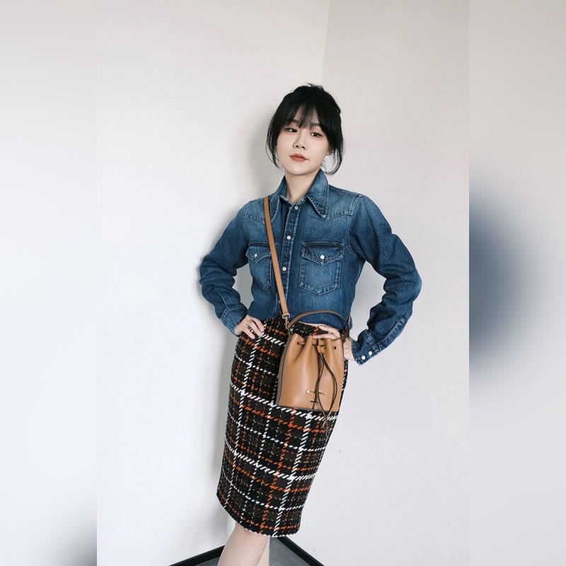 小號 TOD’S 托德斯 水桶包 進口小牛皮，小荔枝紋皮質細膩柔軟，配有手一條