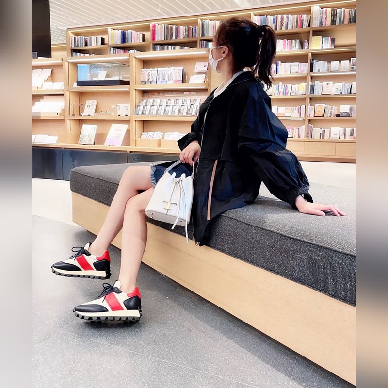 小號 TOD’S 托德斯 水桶包 進口小牛皮，小荔枝紋皮質細膩柔軟，配有手一條