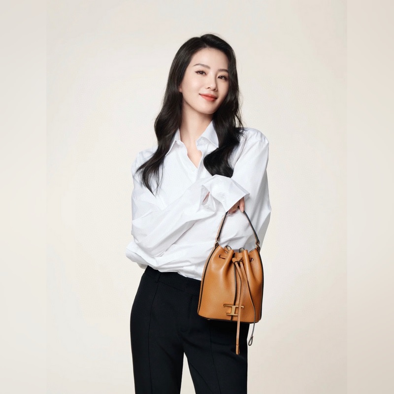 小號 TOD’S 托德斯 水桶包 進口小牛皮，小荔枝紋皮質細膩柔軟，配有手一條