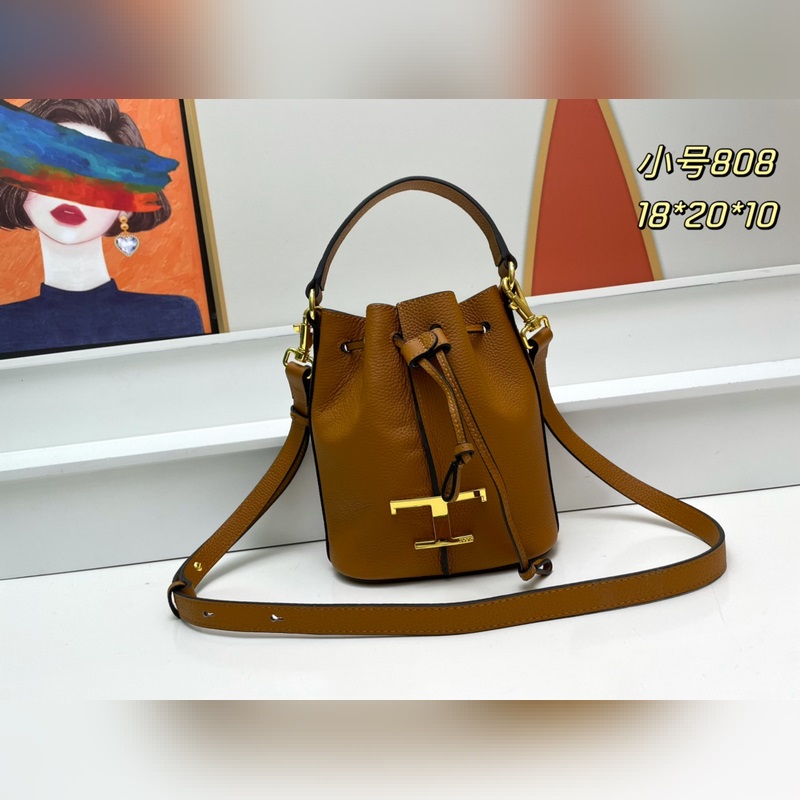 小號 TOD’S 托德斯 水桶包 進口小牛皮，小荔枝紋皮質細膩柔軟，配有手一條