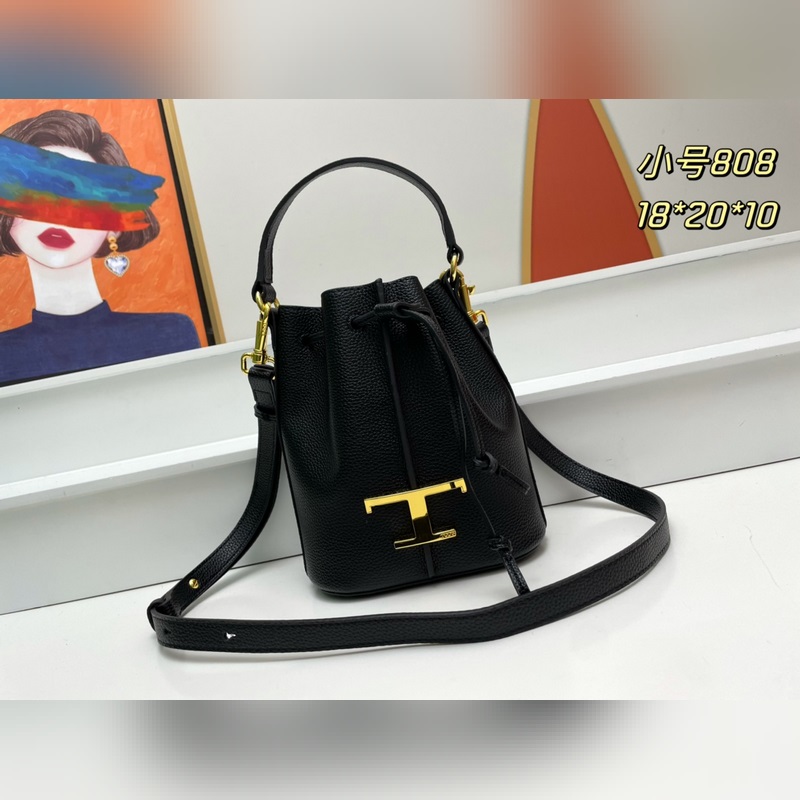 小號 TOD’S 托德斯 水桶包 進口小牛皮，小荔枝紋皮質細膩柔軟，配有手一條