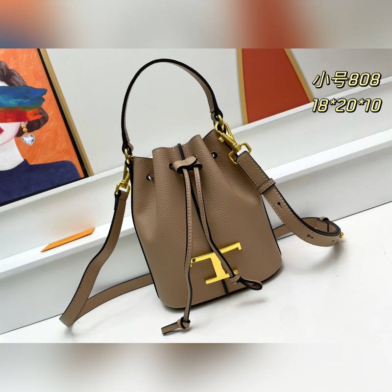 小號 TOD’S 托德斯 水桶包 進口小牛皮，小荔枝紋皮質細膩柔軟，配有手一條