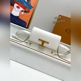 TOD’S Timeless 小號牛皮斜挎/腰包本款三用腰包以雅緻細膩的牛皮