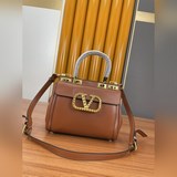 Valentino Garavani Rockstud Alcove 粒面小牛皮