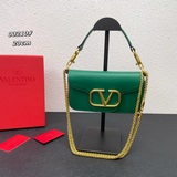 配盒子Garavani MINI LOCò小牛皮手袋，金屬VLogo Sign