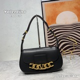 大號 VLOGO CHAIN小牛皮手袋， 金屬鍊條配有Vlogo Signat