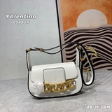 小號VLOGO CHAIN小號小牛皮手袋， 金屬鍊條配有Vlogo Signa