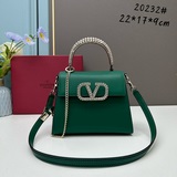 配盒 Valentino 全新VSLING 小號水晶裝飾小牛皮手袋，配可延長的肩