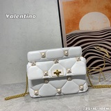 小號 Valentino Garavani Roman Stud 超大鉚釘中號