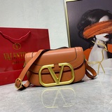大號 Valentino2023 早春走秀款Valentino Garavani