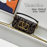 valentino Garavani V3D刺繡字母布料手袋，裝飾金屬VLogo