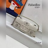 Valentino 3D花朵貼飾Loco手袋，配以VLogo Signature