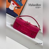 Valentino 3D花朵貼飾Loco手袋，配以VLogo Signature