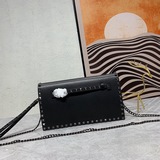 大號   Valentino Garavani Rockstud 采用進口牛皮手