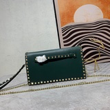 大號   Valentino Garavani Rockstud 采用進口牛皮手