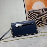 大號   Valentino Garavani Rockstud 采用進口牛皮手