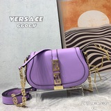 基于 versace 對神話及文化的緻敬之意，該GrecaGoddess 系列