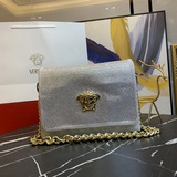 專櫃爆款【VERSACE】範思哲磨砂皮燙鑽款，手感特别舒适二隔層加大容量！鍊條挎