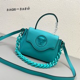 、Versace今年真的開挂了很多新品設計超亮眼!新款包包LaMedusa系列海
